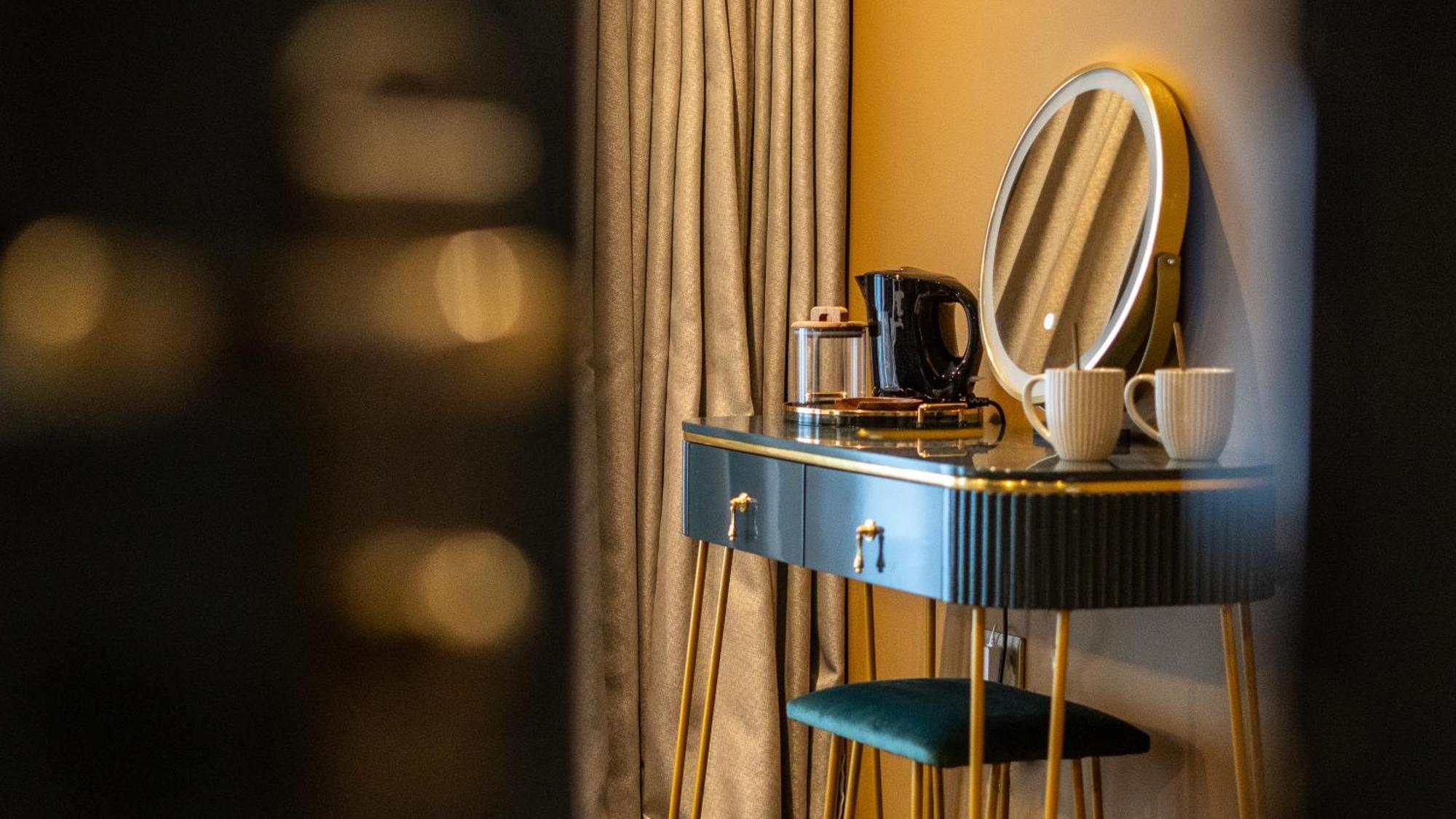 Howfield Hotel Мертір-Тідвіл Екстер'єр фото